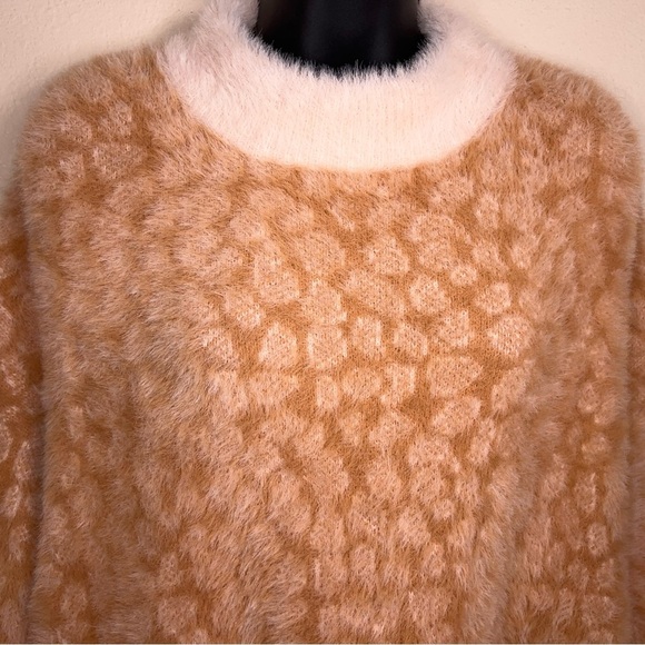 Large Listacle Peach Salmon Animal Print Fuzzy Knit Sweater Long Sleeve Soft - Picture 10 of 13